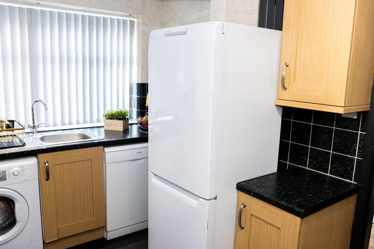 Td Stourb Dudley: Spacious 3-Bedroom Family & Contractor Stay Brierley Hill Exterior photo